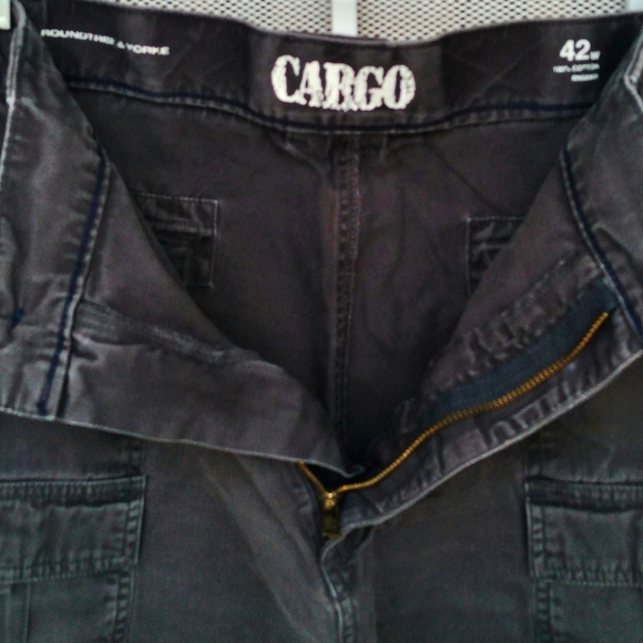 Roundtree & Yorke Cargo Shorts - Picture 2 of 4